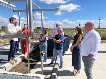 Imagen Miguel Ángel de Vicente acompaña a la consejera de Medio Ambiente y Energía, María González Corral, en su visita a la EDAR de Escalona del Prado